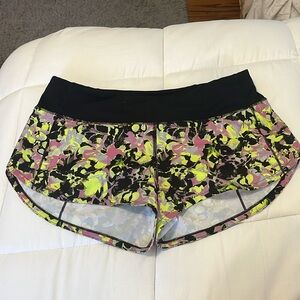 lululemon shorts size 6, never worn